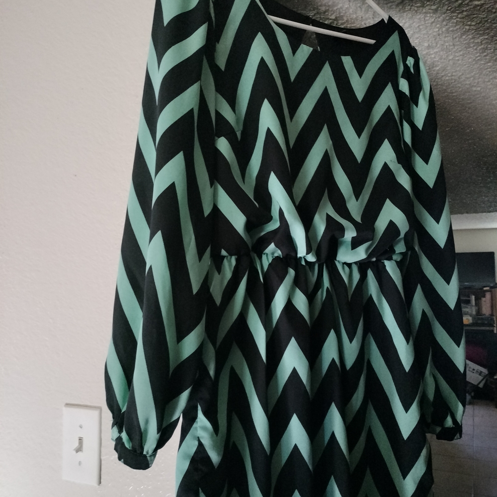 Chevron Patterned Dress - Black and Green